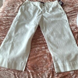Gloria Vanderbilt white denim capris